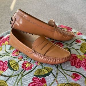 Women's TOD’S Tan Loafers 38/8 great color adds style w everything